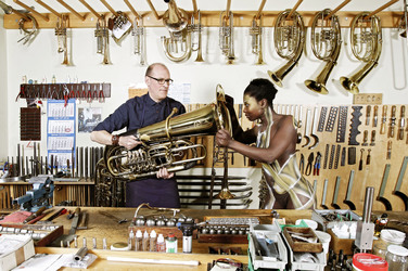 WORKING ART: Metallblasinstrumentenmacher / Brass Wind Instrument Maker Body Painting