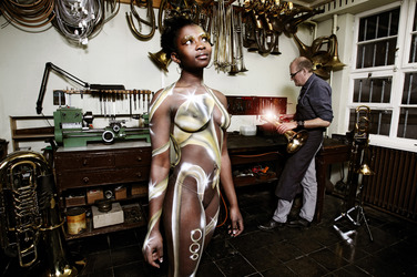 WORKING ART: Metallblasinstrumentenmacher / Brass Wind Instrument Maker Body Painting
