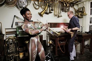 WORKING ART: Metallblasinstrumentenmacher / Brass Wind Instrument Maker Body Painting