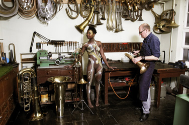 WORKING ART: Metallblasinstrumentenmacher / Brass Wind Instrument Maker Body Painting