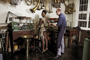WORKING ART: Metallblasinstrumentenmacher / Brass Wind Instrument Maker Body Painting