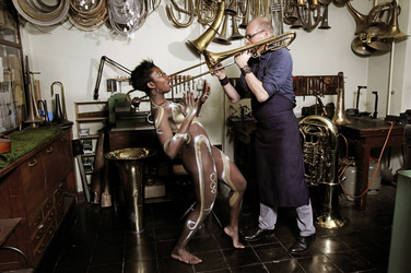 WORKING ART: Metallblasinstrumentenmacher / Brass Wind Instrument Maker Body Painting
