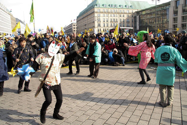 Kazaguruma-Demo zum 4. Jahrestag von Fukushima, Berlin