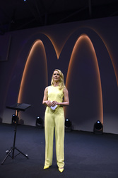 Grand Opening vom McDonald's Restaurant am Flughafen, Frankfurt