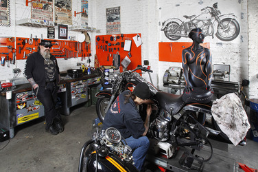 WORKING ART: Zweiradmechaniker / Motorcycle Mechanic