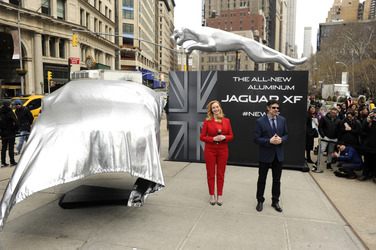 Jaguar 2016 XF Sedan Enthüllung mit Christina Hendricks, New York