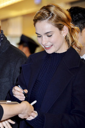 Lily James und Kenneth Branagh bei der Ankunft in Tokyo