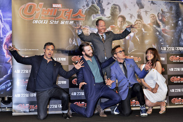 Mark Ruffalo, Chris Evans, Joss Whedon, Robert Downey Jr., Claudia Kim