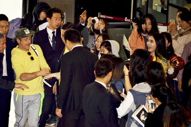 Abflug von Robert Downey Jr.aus Seoul