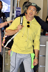 Abflug von Robert Downey Jr.aus Seoul