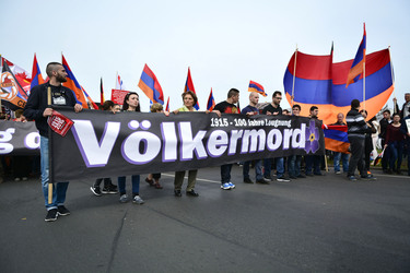 Armenier demonstrieiren in Berlin