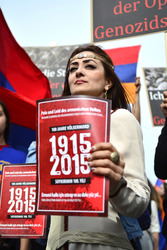 Armenier demonstrieiren in Berlin