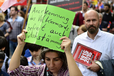 Armenier demonstrieiren in Berlin