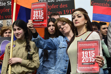Armenier demonstrieiren in Berlin