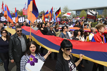 Armenier demonstrieiren in Berlin