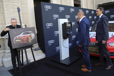 Jean Paul Gaultier Präsentiert den Life Ball Audi in Wien