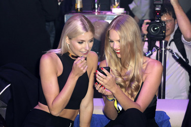 100 Jahre Maybelline B-Day Bash in Berlin