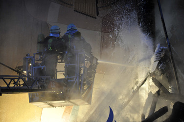 Feuerwehr bei Löscharbeiten in Berlin