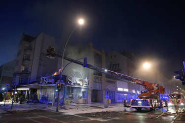 Feuerwehr bei Löscharbeiten in Berlin