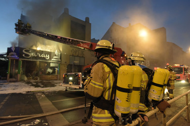 Feuerwehr bei Löscharbeiten in Berlin