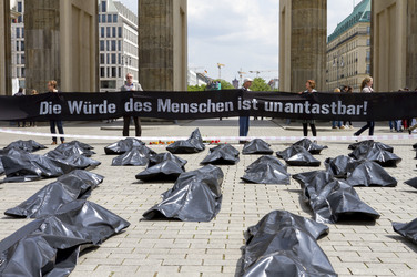 Protestaktion vom Bündnis 'Gemeinsam für Afrika' in Berlin