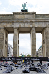 Protestaktion vom Bündnis 'Gemeinsam für Afrika' in Berlin