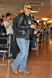 Ankunft der Clooneys auf dem Tokyo International Airport