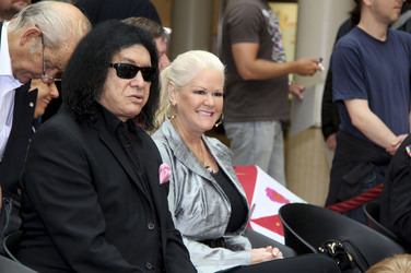 Gene Simmons auf Mauertour in Berlin