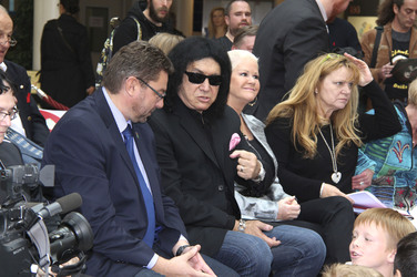 Gene Simmons auf Mauertour in Berlin