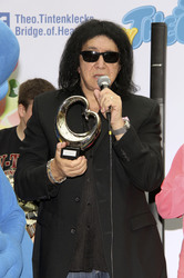Gene Simmons auf Mauertour in Berlin