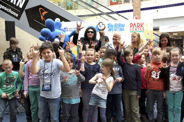 Gene Simmons auf Mauertour in Berlin