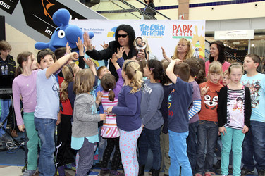 Gene Simmons auf Mauertour in Berlin