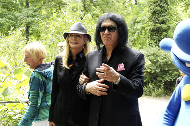 Gene Simmons auf Mauertour in Berlin