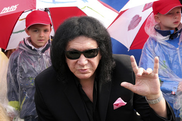 Gene Simmons auf Mauertour in Berlin