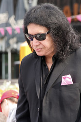 Gene Simmons auf Mauertour in Berlin