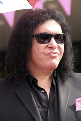 Gene Simmons auf Mauertour in Berlin