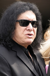 Gene Simmons auf Mauertour in Berlin