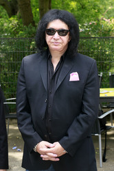 Gene Simmons auf Mauertour in Berlin