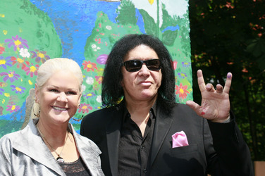 Gene Simmons auf Mauertour in Berlin