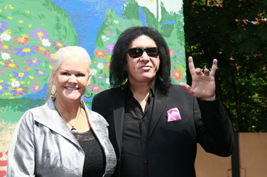 Gene Simmons auf Mauertour in Berlin