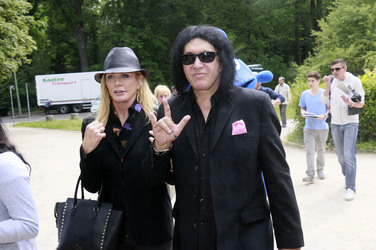 Gene Simmons auf Mauertour in Berlin
