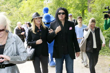 Gene Simmons auf Mauertour in Berlin
