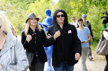 Gene Simmons auf Mauertour in Berlin