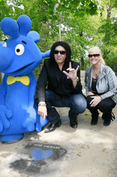 Gene Simmons auf Mauertour in Berlin