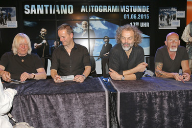 Autogrammstunde mit Santiano in Hamburg
