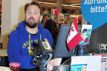 Charity-Aktion 'Deutschland rundet auf' in Hamburg