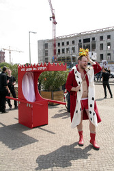 Protest beim Richtfest der Stiftung Berliner Schloss in Berlin