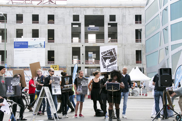 Protest beim Richtfest der Stiftung Berliner Schloss in Berlin