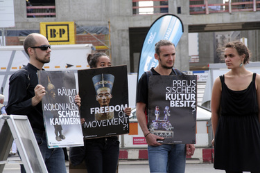 Protest beim Richtfest der Stiftung Berliner Schloss in Berlin