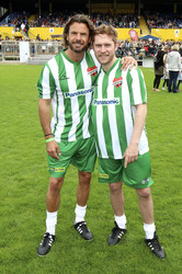 Charity-Fußballspiel 'Kicken mit Herz' in Hamburg